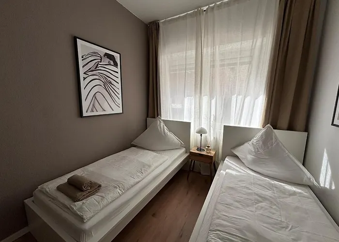 135qm - 6 - - 2 Bathrooms - Free Parking - Mallibase Apartamento *