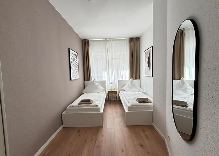 135qm - 6 - - 2 Bathrooms - Free Parking - Mallibase Apartamento *