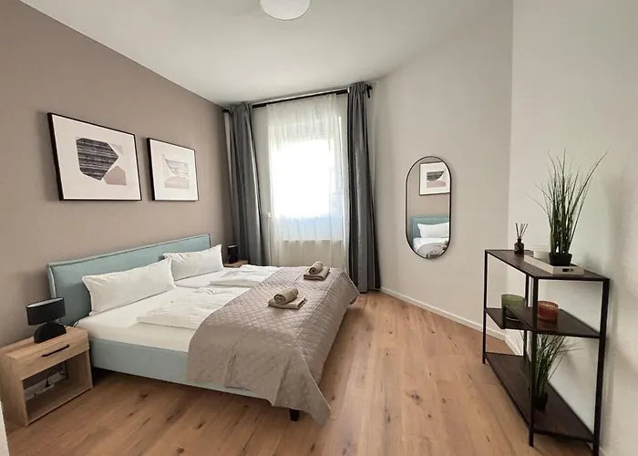 135qm - 6 - - 2 Bathrooms - Free Parking - Mallibase Apartamento
