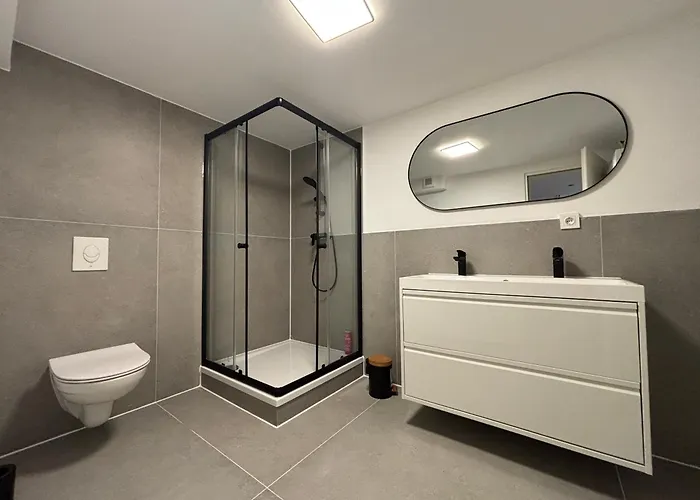 شقة 135qm - 6 - - 2 Bathrooms - Free Parking - Mallibase *